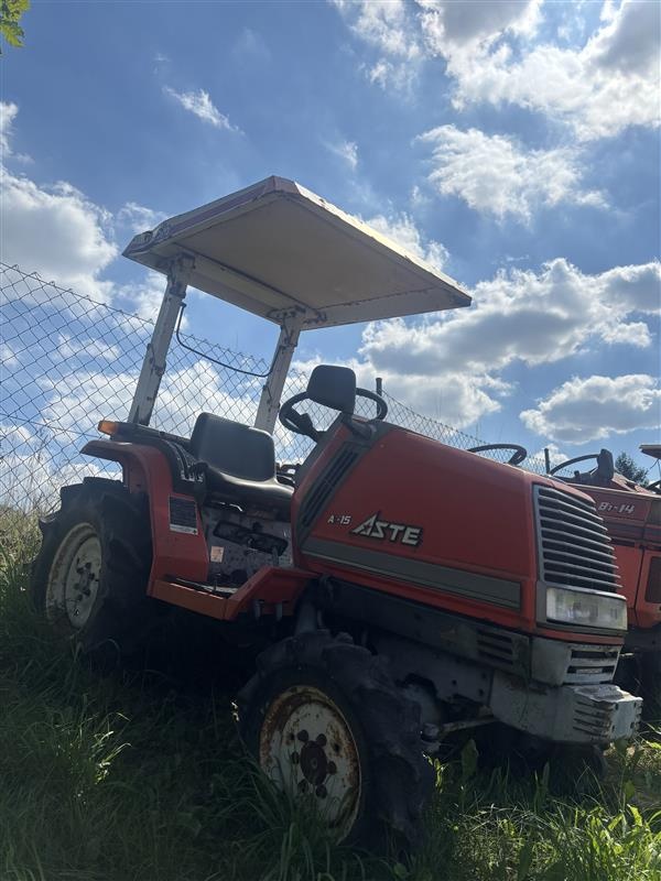 TRAKTOR KUBOTA se stříškou - 2