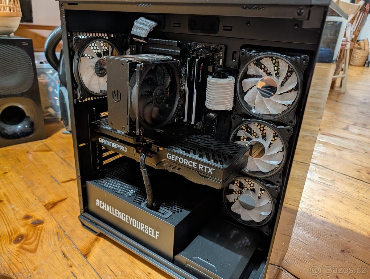 RGB set Lian Li Strimer Plus V2 + Hub + 4x ARGB ventilátory - 2