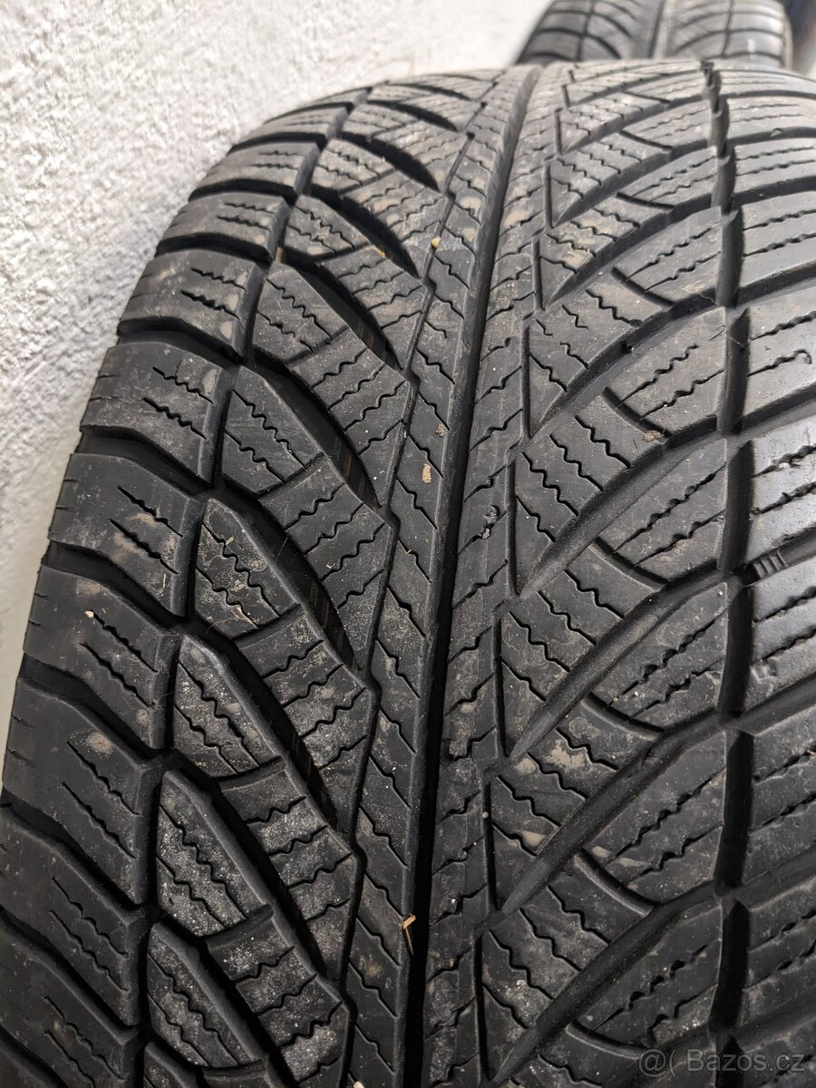 245/45 r18 100V GoodYear Ultragrip Performance 8, zimni - 2