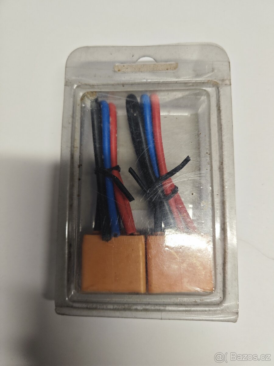 Keramické patice na žárovky H4 nové - 2