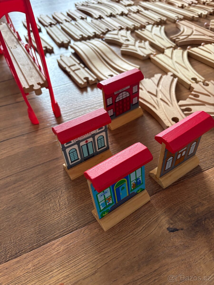 Dřevěná vláčkodráha a příslušenství - 2