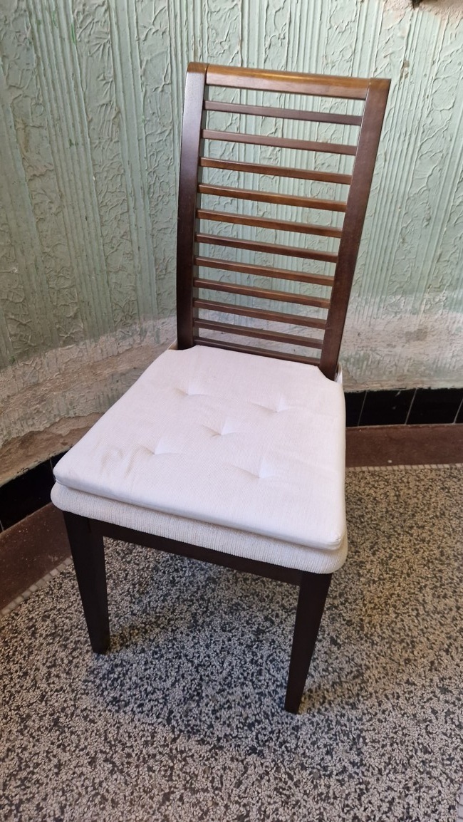 2x dřevěná židle s látkovým sedákem - 2