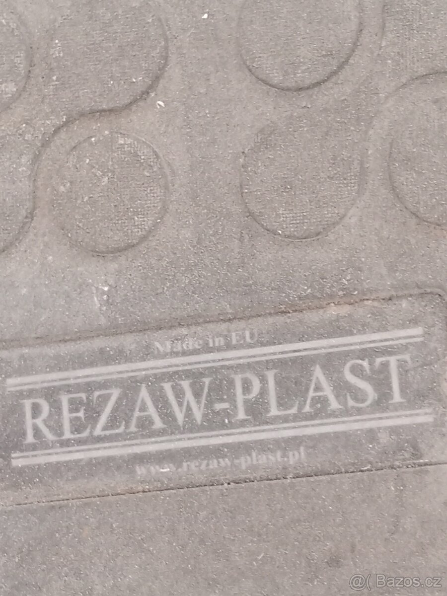 Guma do kufru auta - 2