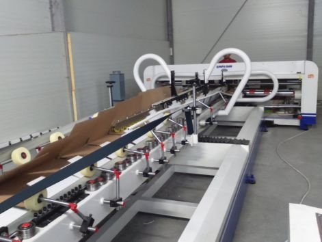 Lepička kartónových krabíc - 2