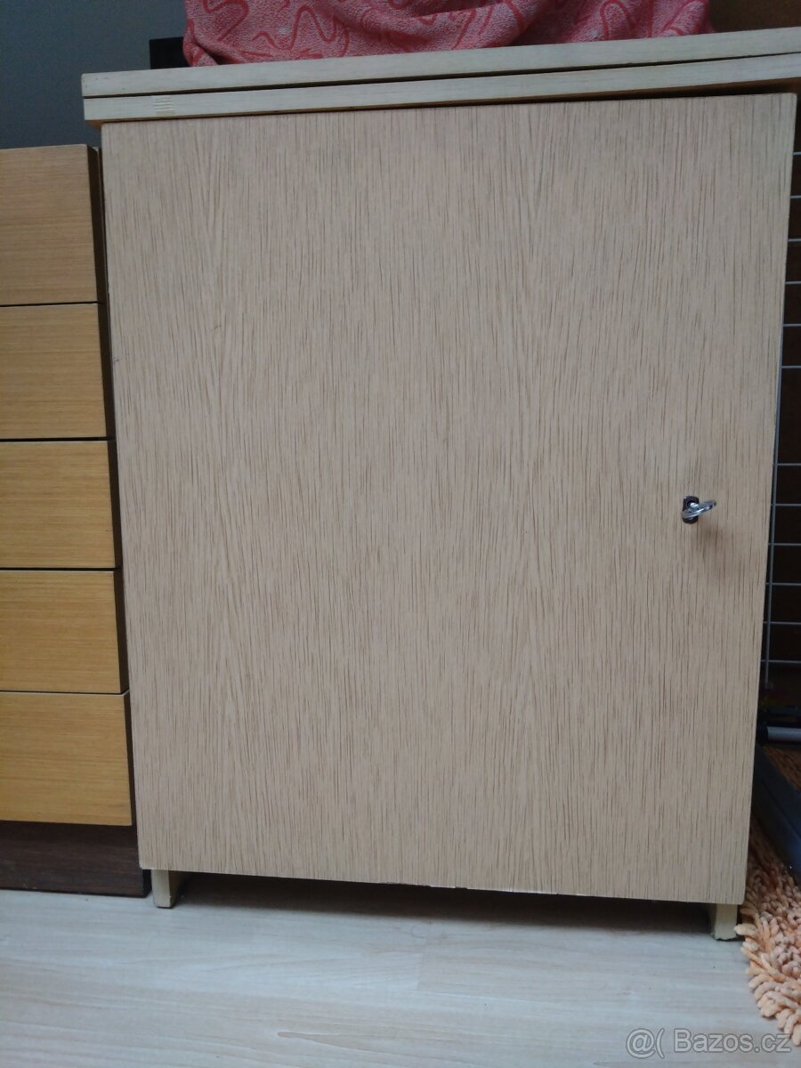 Skříňkový šicí stroj Lucznik - 2