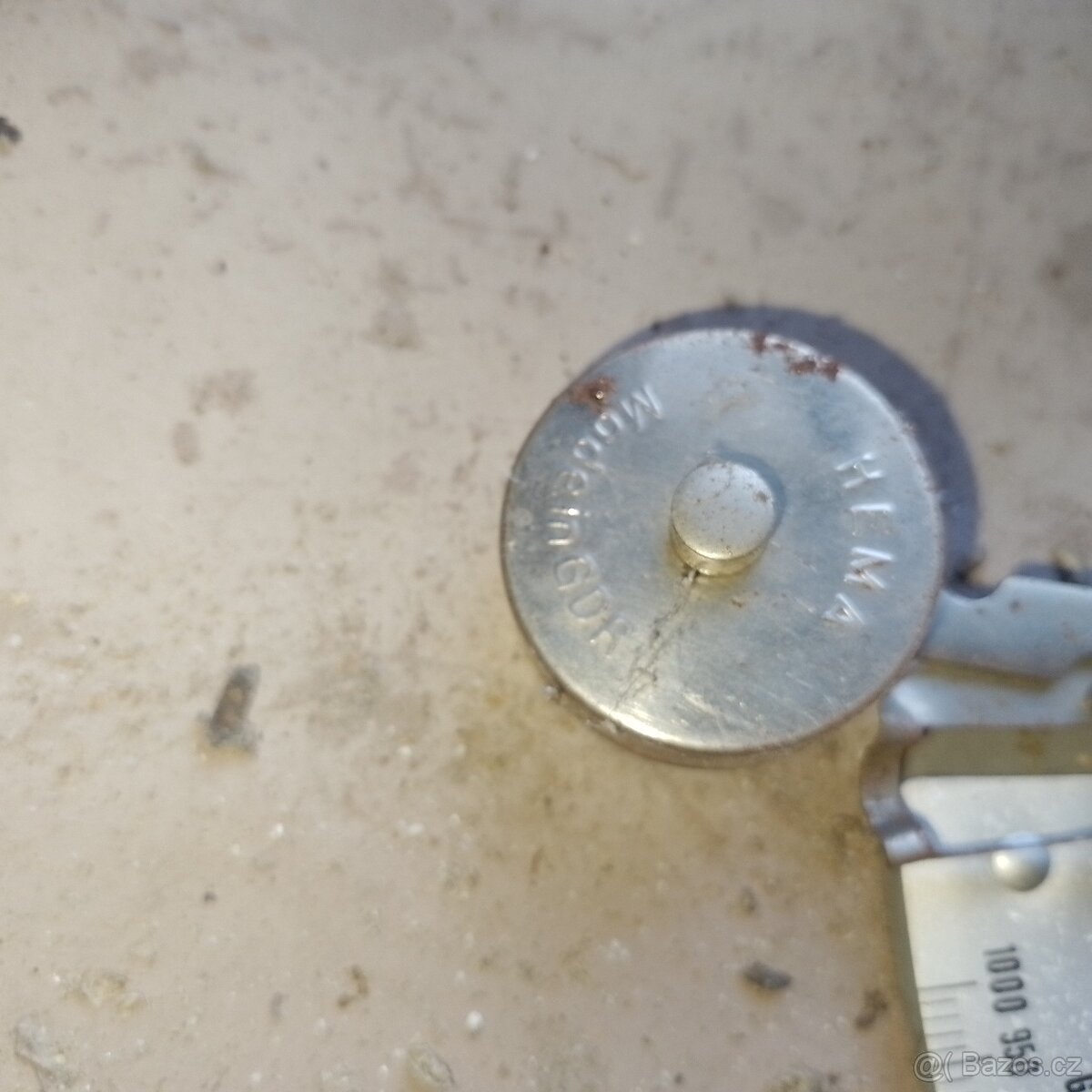 Stará kovová váha - 2