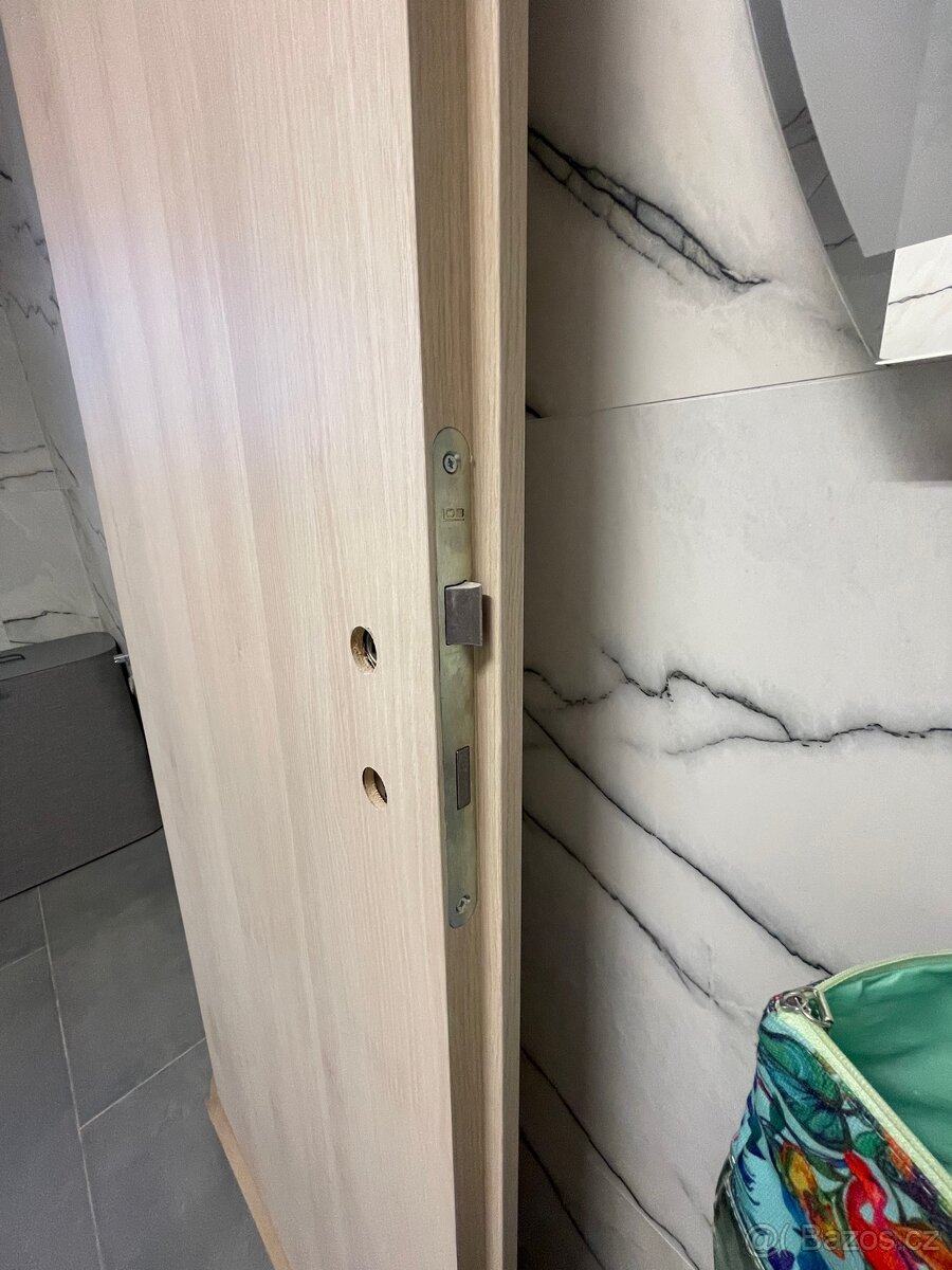 Dveře 70 pravé zánovní interiérové - 2
