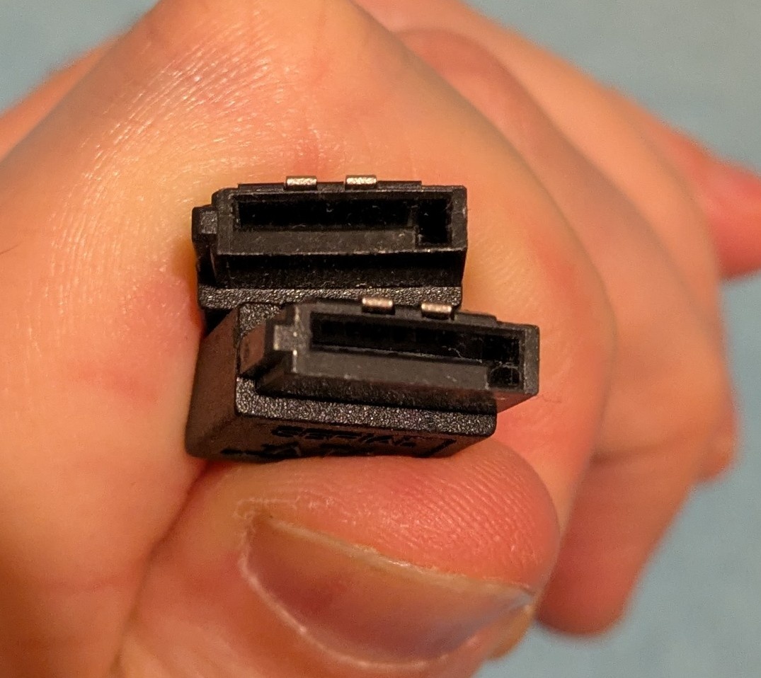 SATA datový kabel k HDD/SSD, červený - 2