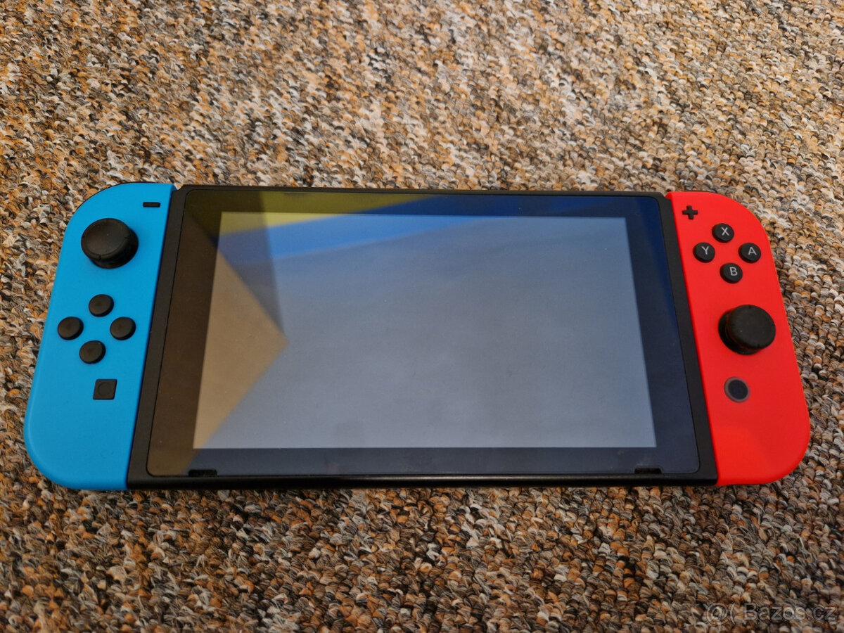 Nintendo Switch + příslušenství, hacknutelná verze - 2