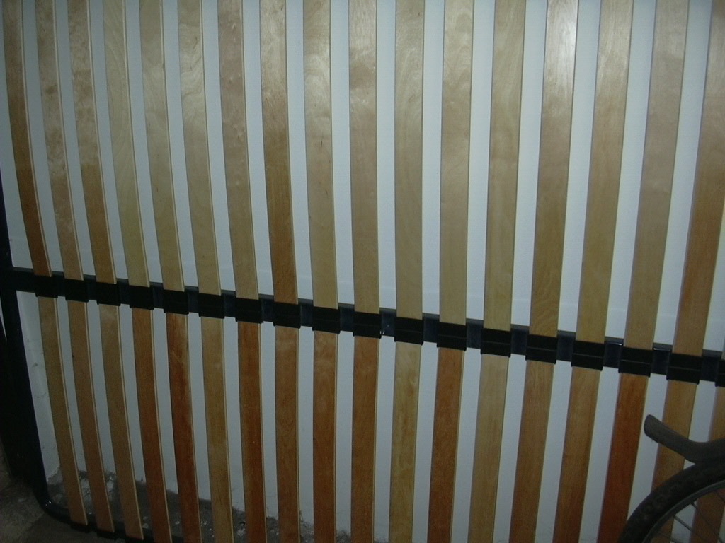 kovový rám na postel - 2