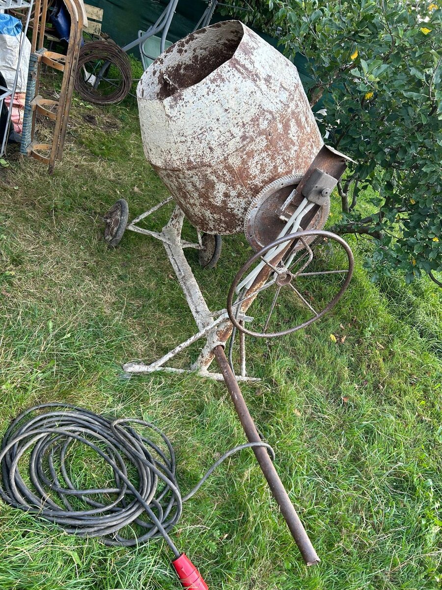 Funkční, velká, bytelná stavební míchačka - 2