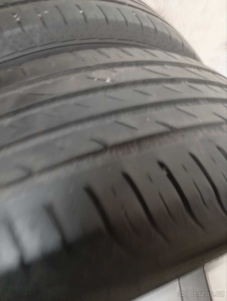 Prodám 2x letní 215/60R17 - 2