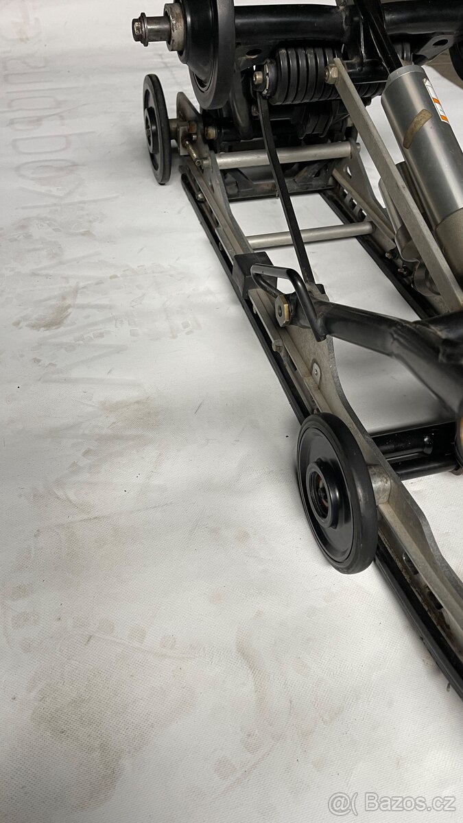 Sáně ski-doo - 2