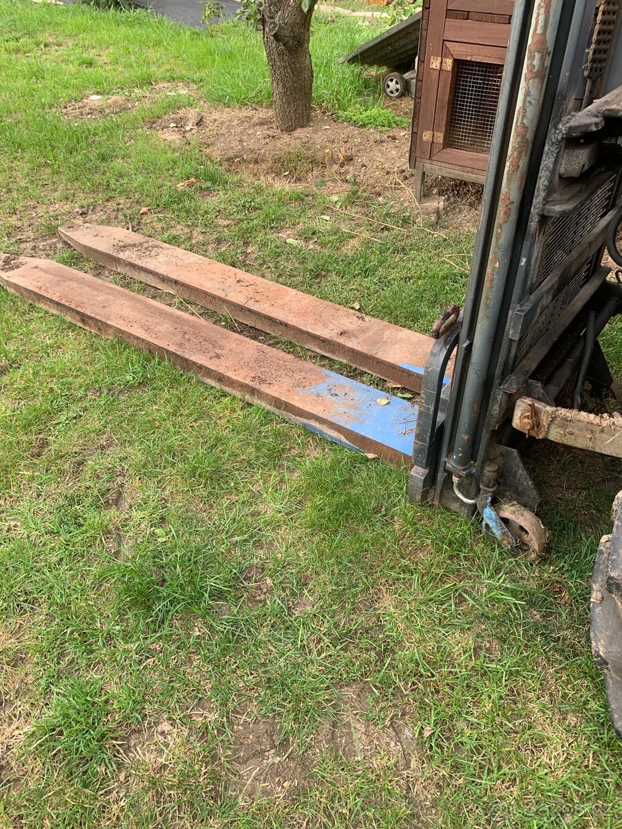 Prodám manipulační vidle za traktor. - 2