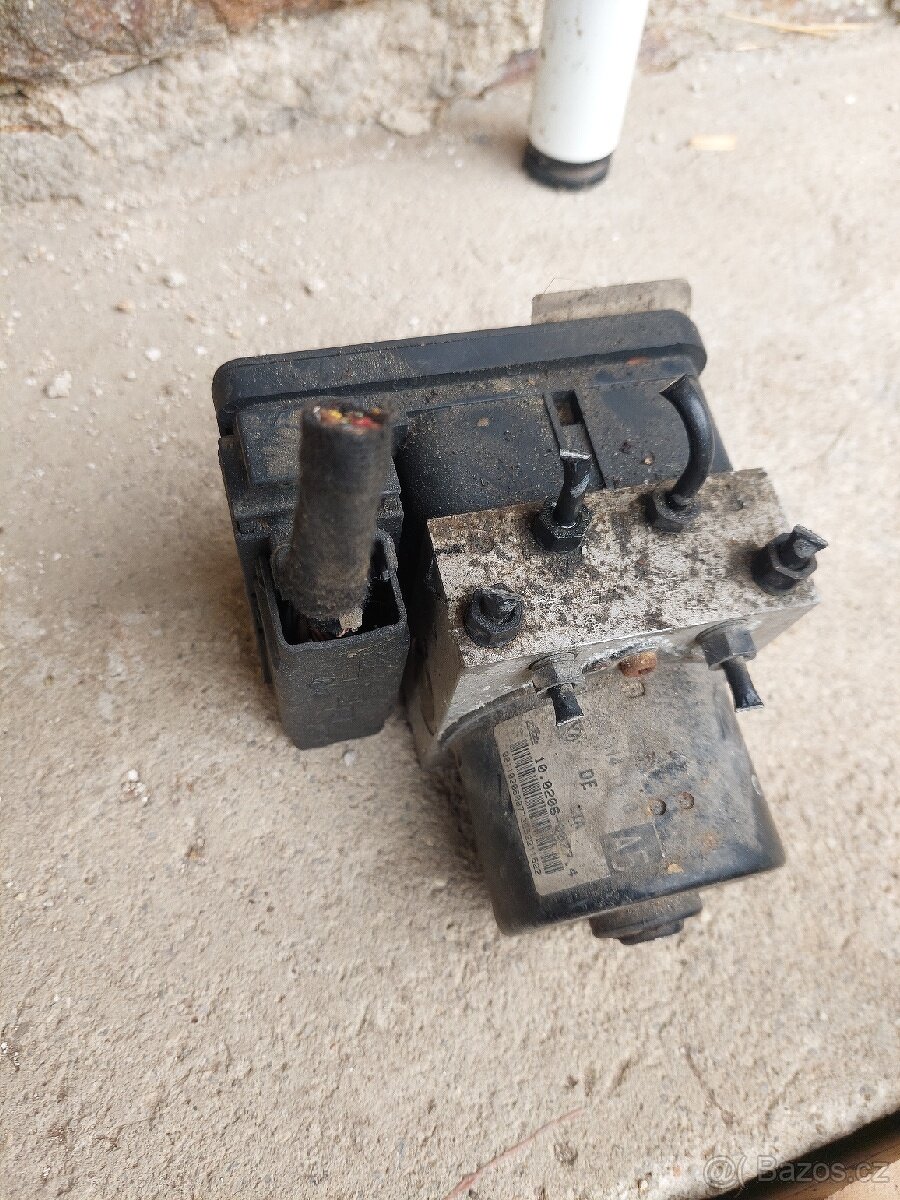 Řídící jednotka Abs 1C0 907 379L - 2