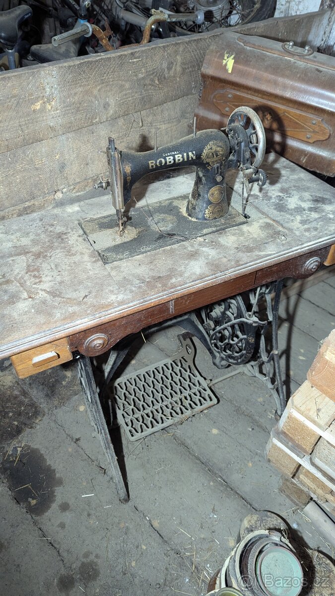 Staré šicí stroje - 2