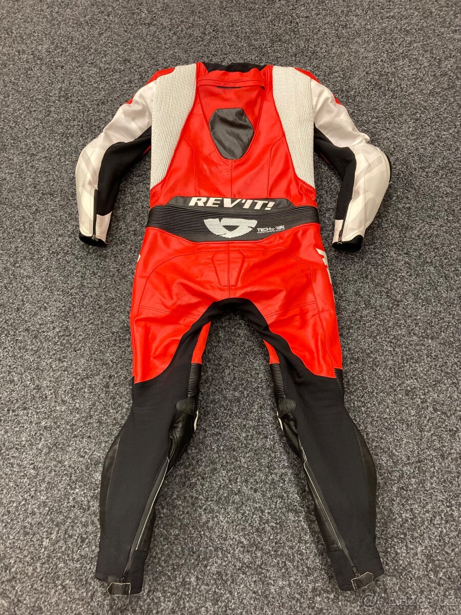 Jednodílná kombinéza Revit - 2