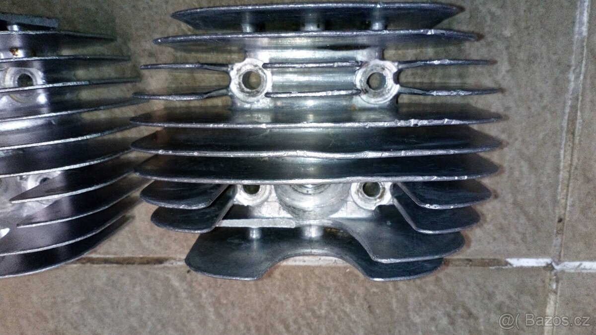 Hlava válce, víko motoru Pionýr - 2