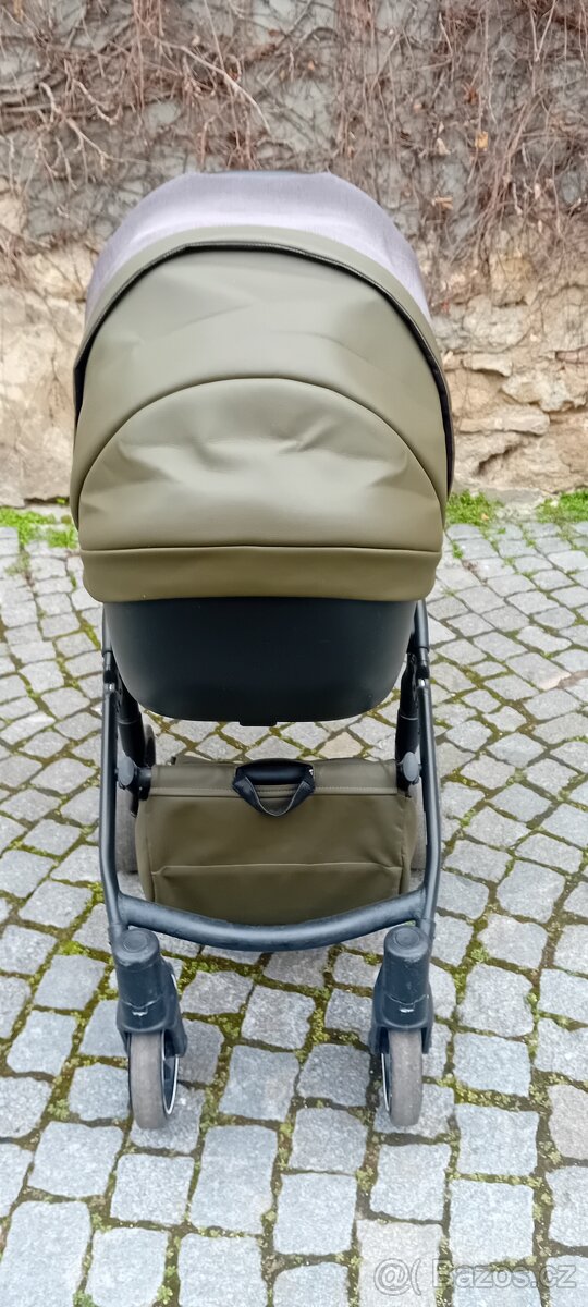 kočárek a autosedačka - 2