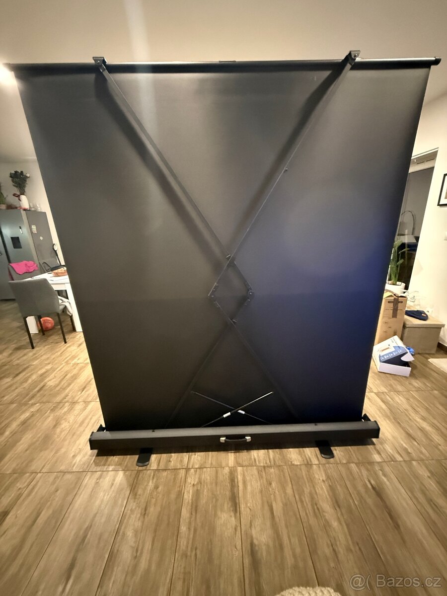 Kvalitní samonosné plátno ve hliníkovém pouzdře 80” - 2