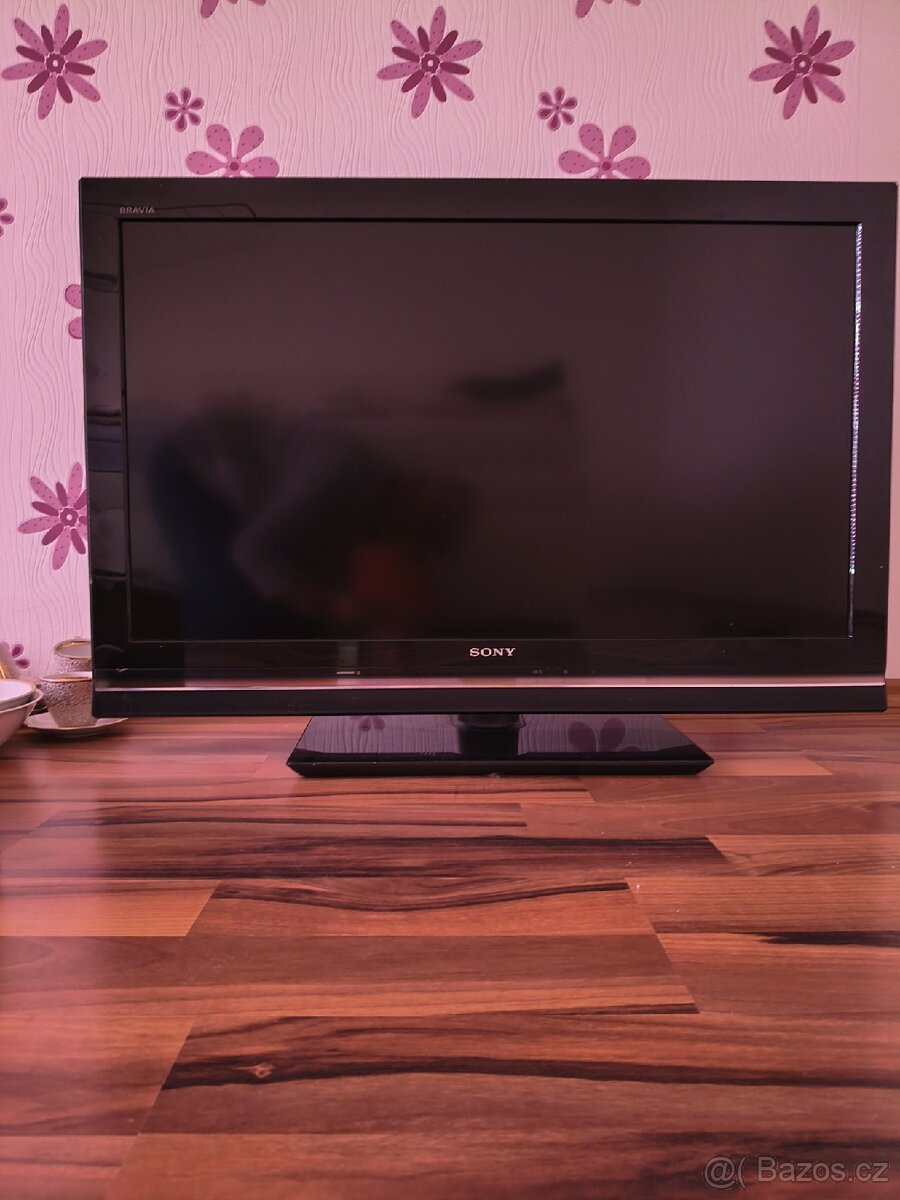 Televizor Sony + set top box +ovladače - 2