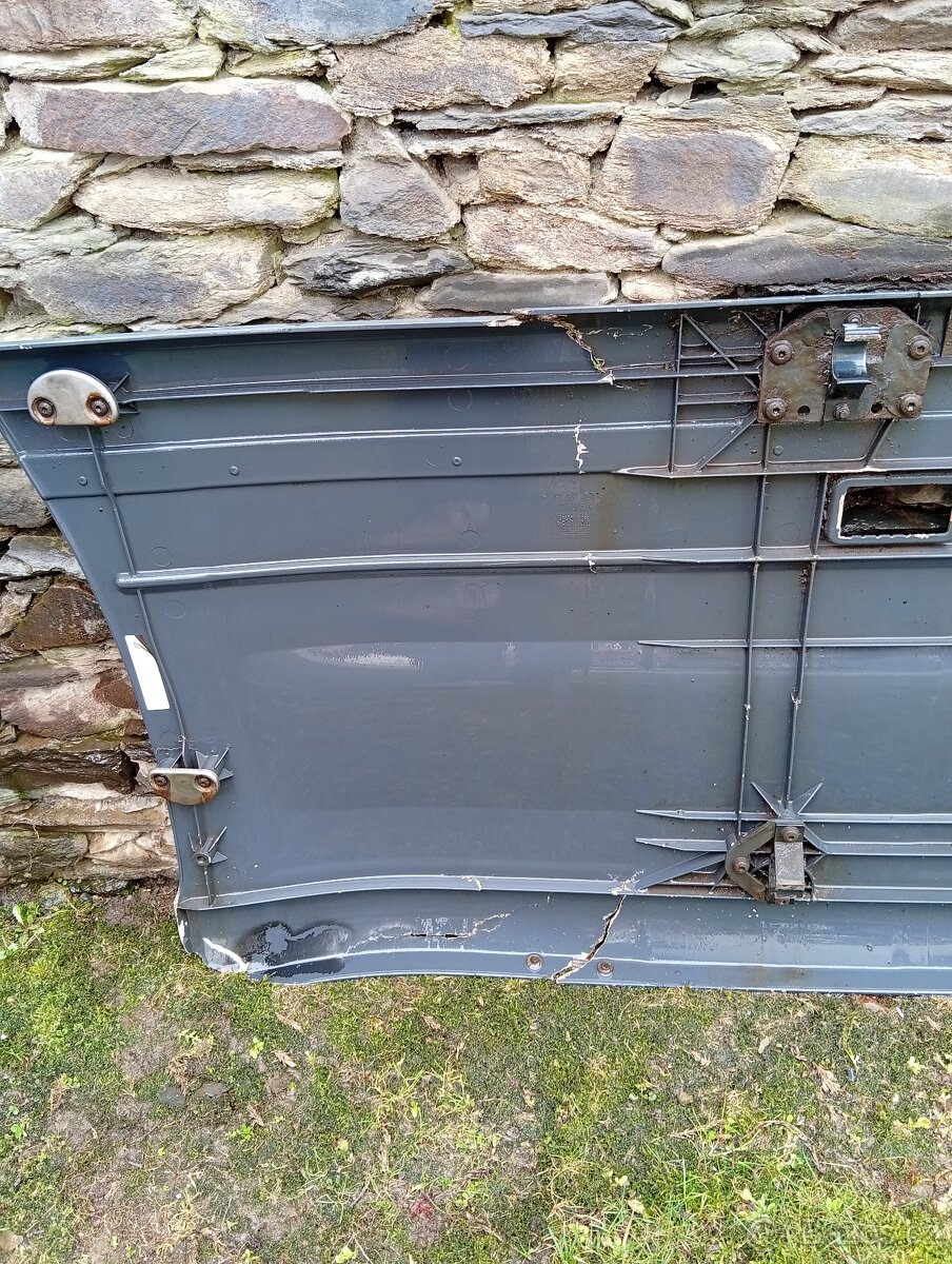 Scania R480 pravá mezinápravová bočnice - 2