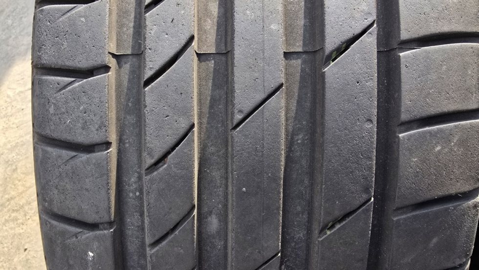 Letní pneu 225/45/18 Kumho - 2