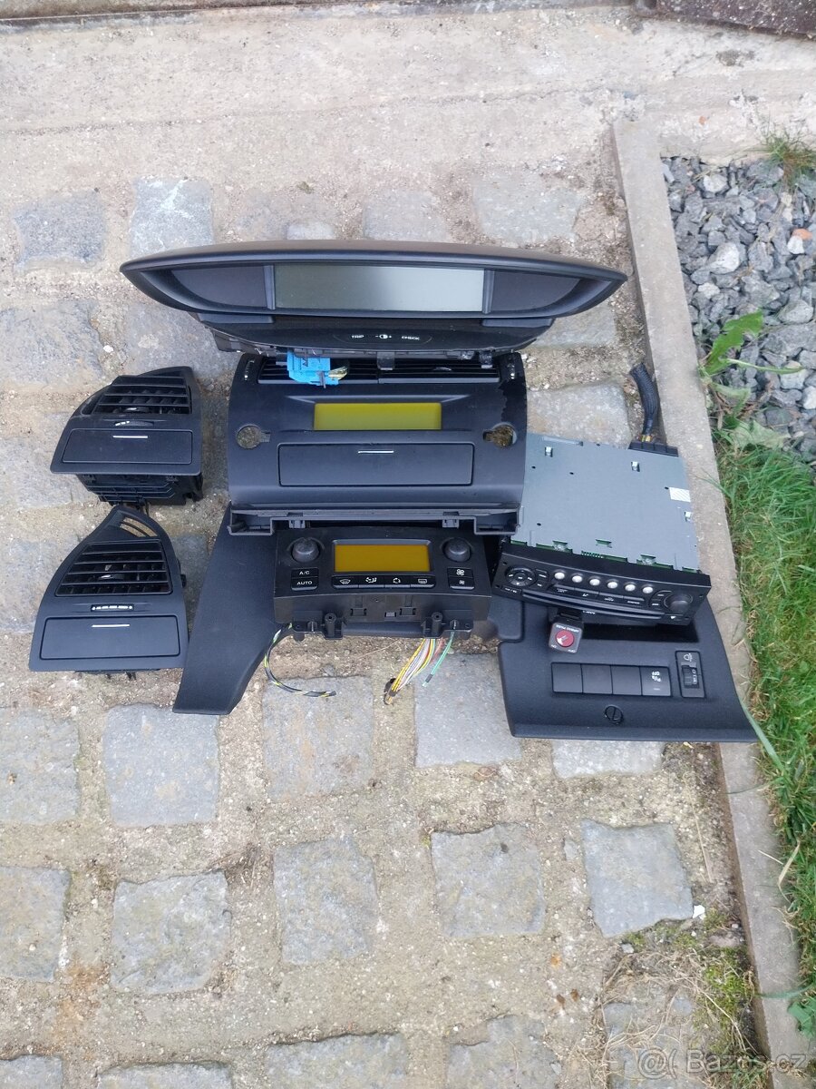 Citroenc4 16i16 rv 2007 palubní deska - 2