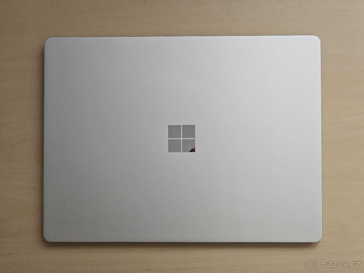 Microsoft Surface Laptop Go (1st Gen) 128GB (Stav B) - 2