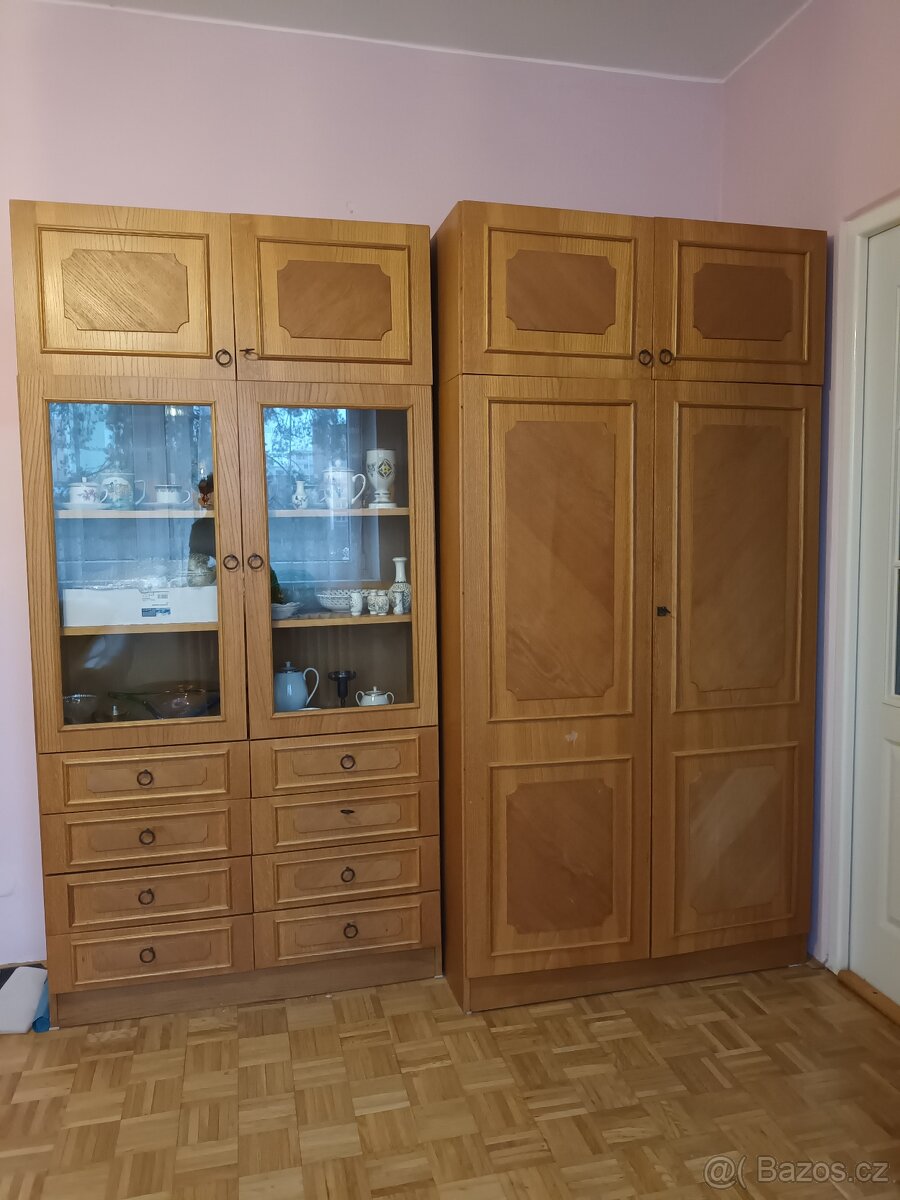 Skříně a sedací souprava - 2