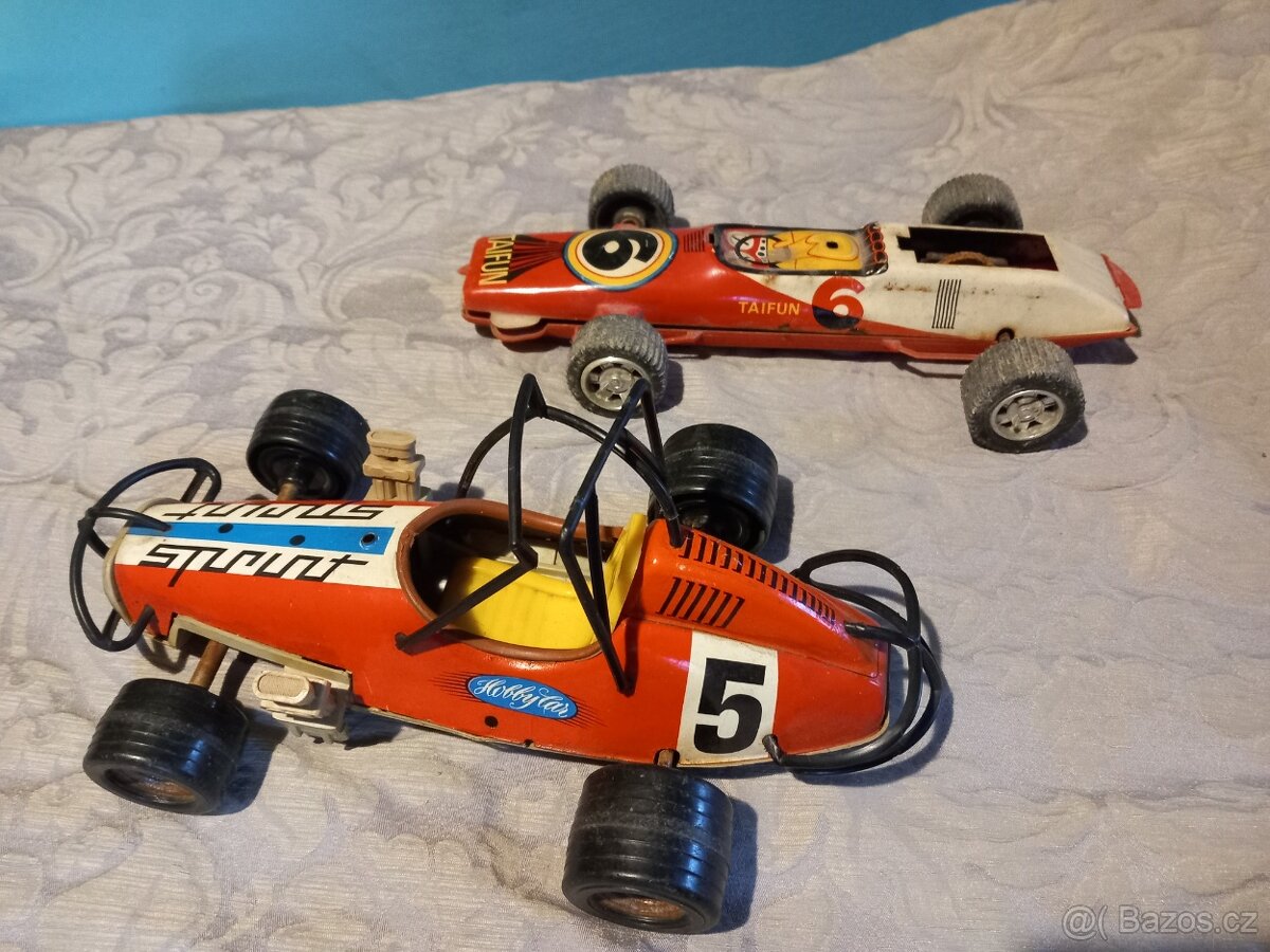 Stará plechová autíčka - 2