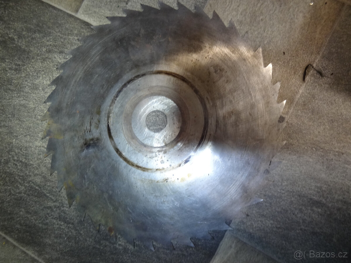 rezny pilovy kotouc 34cm cirkularka okruzni pila NA MATERIAL - 2