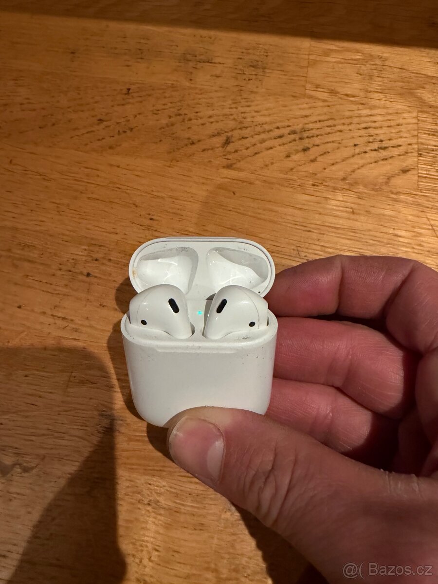 Apple Airpods (1. Generace) - 2