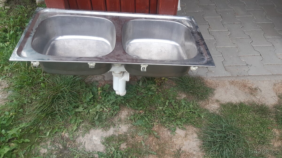 Nerezový dvoudřez - 2