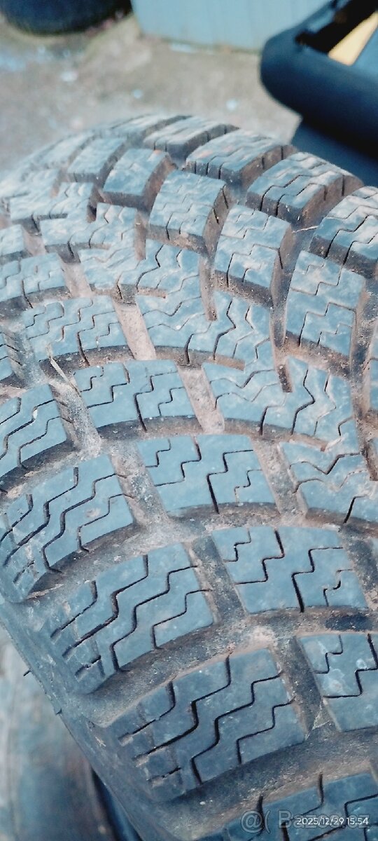 Pneu zimní Nokian 165/70 13",Škoda Felicia,Favorit,vozik - 2