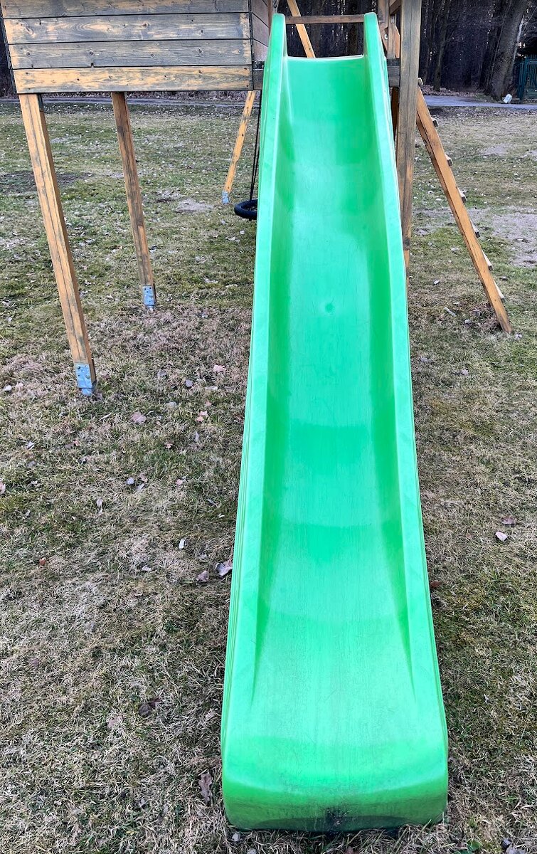 Skluzavka + dětský domek - 2