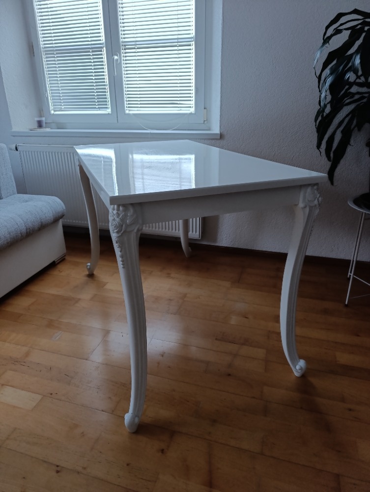 Bílý stůl - 2