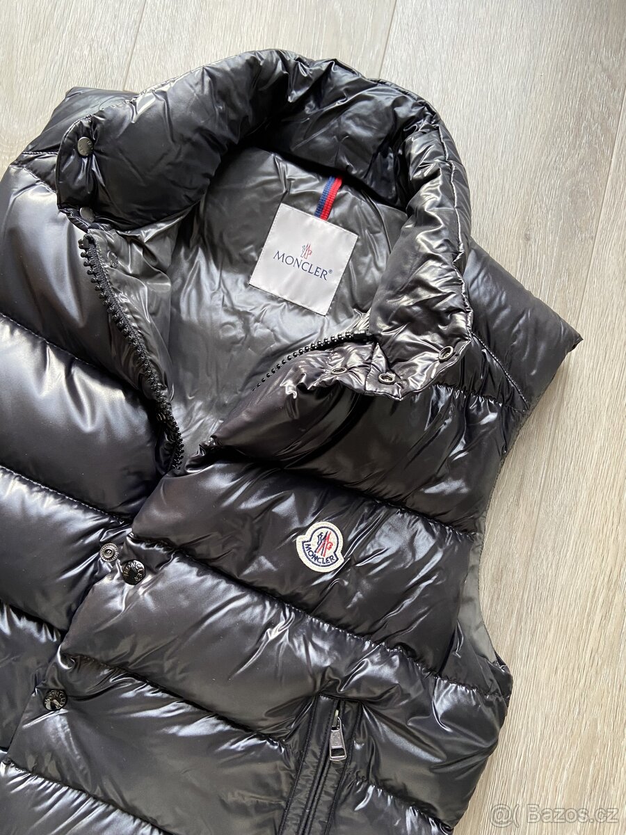 Moncler černá vesta - 2