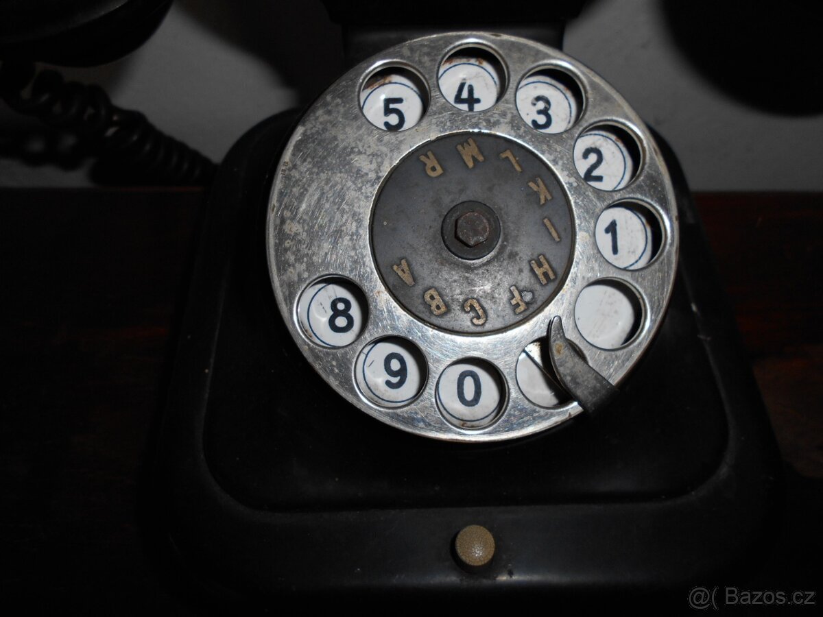 bakelitový černý telefon - 2