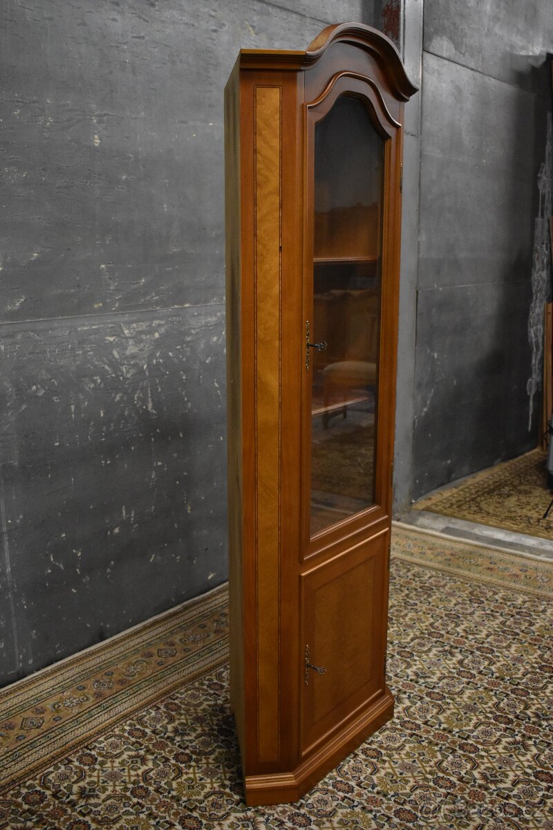 Vitrína rohová - 2