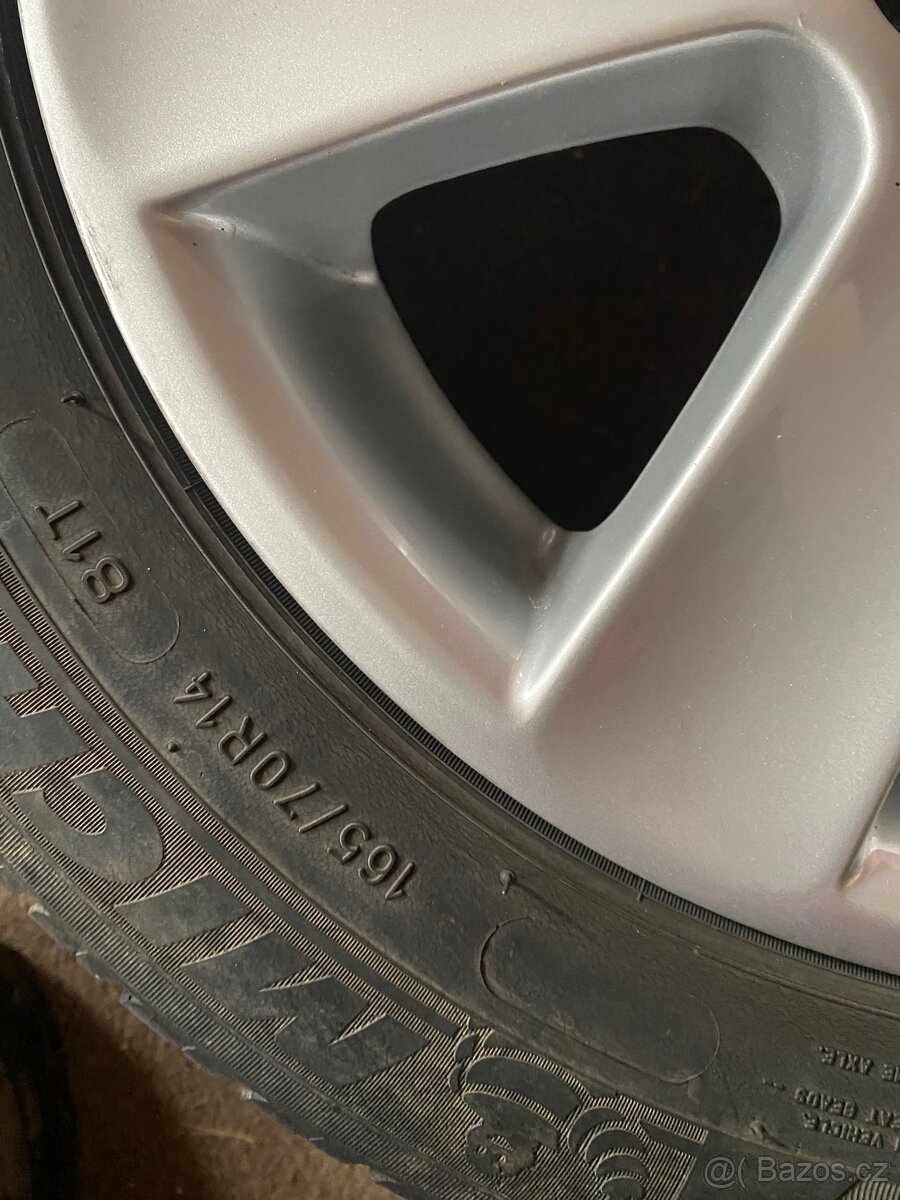 pneu 165/70 R14 - 2