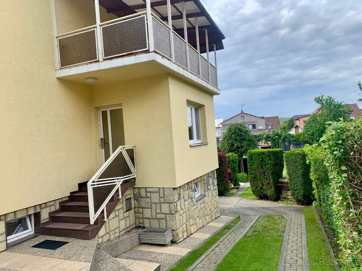 RD Poličná, 2 byty, garáž+krytý bazén, zahrada - 2