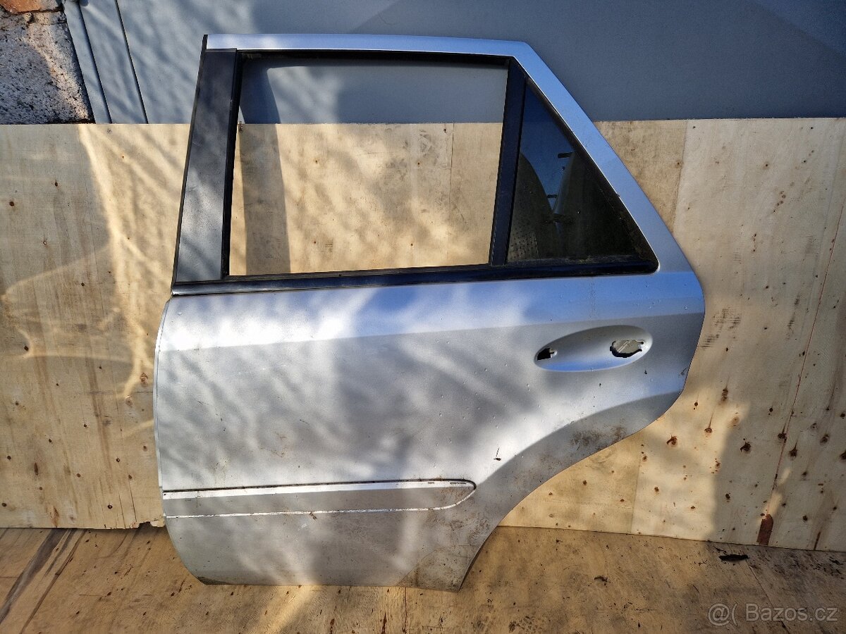 Prodám Levé přední + zadní dveře na Mercedes ML 164 - 2