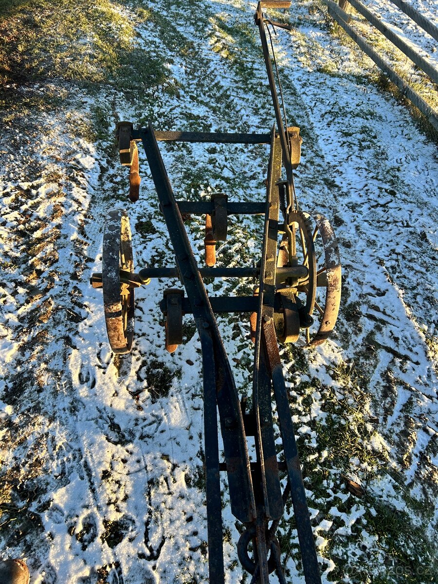 Kultivátor za čtyřkolku - 2