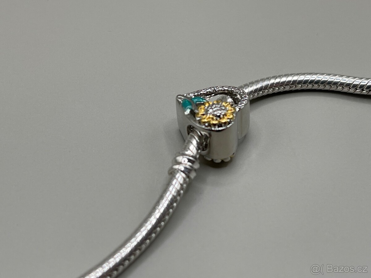 Stříbrný přívěsek č. 2 - květina v srdci - 2