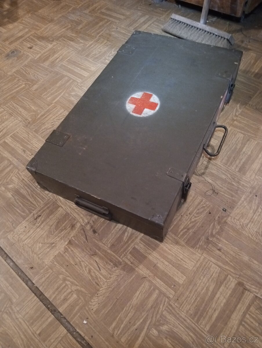 Dřevěná lékárnička - 2