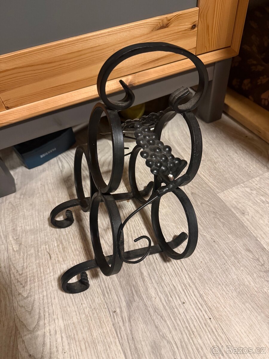 Stojan na víno - kovový - 2