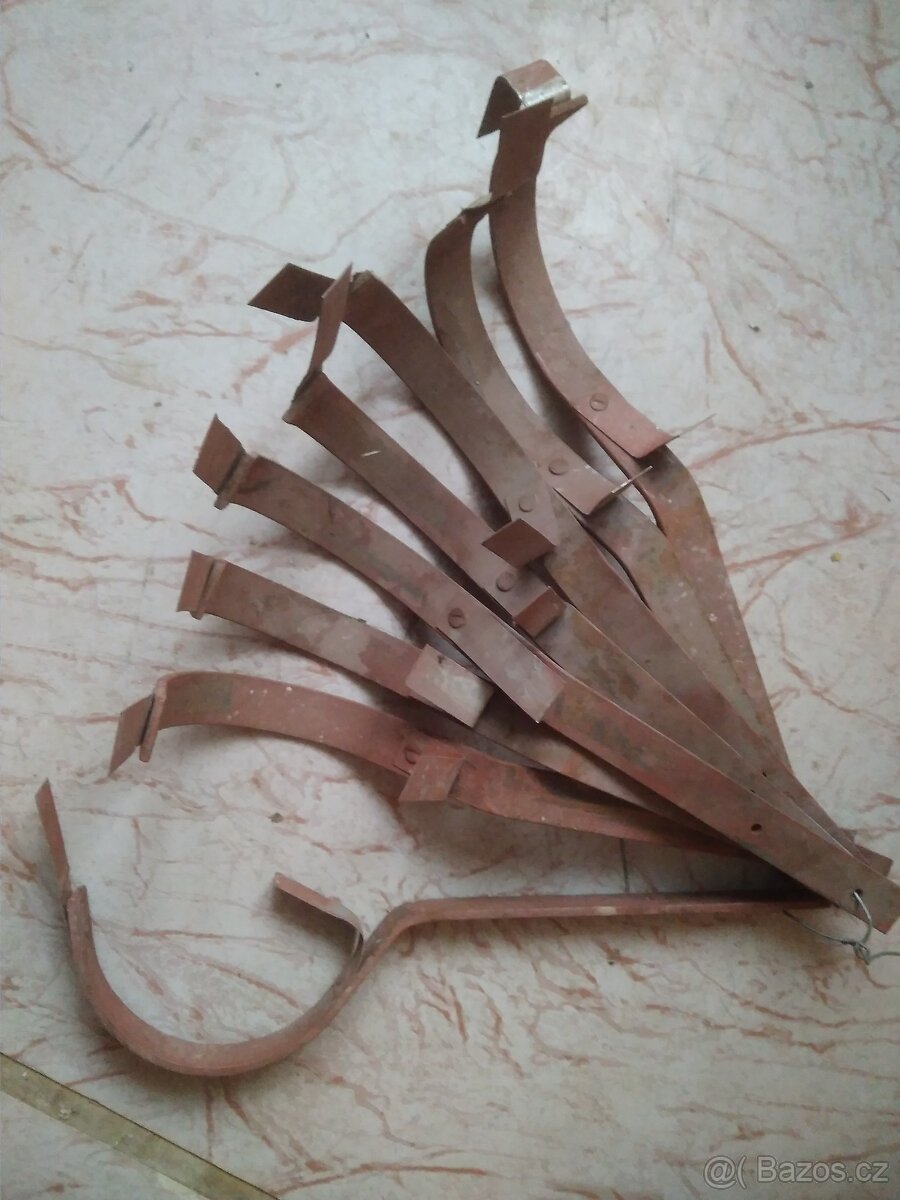 Háky pro žlaby,masivní - 2