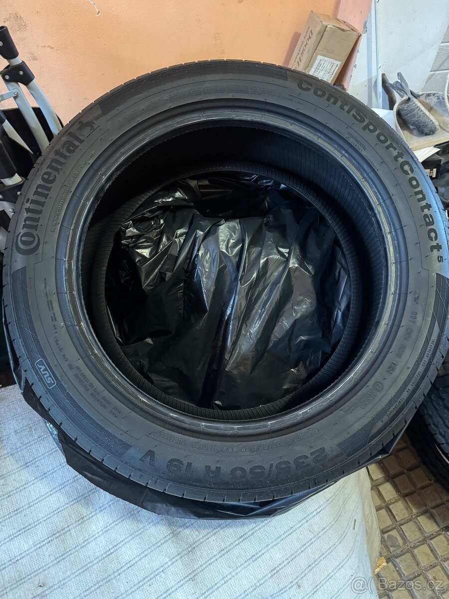 235/50R19V - 2