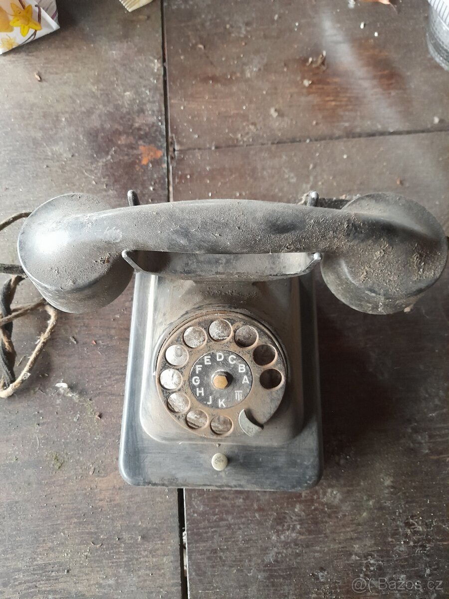 Starý telefon - 2